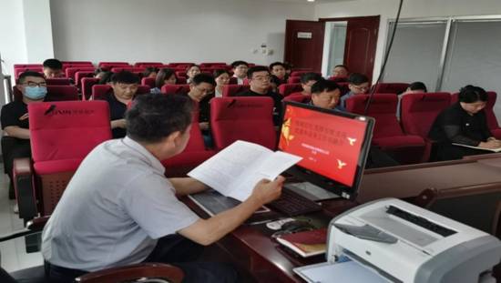 “精確定位，發(fā)揮引領(lǐng)，實現(xiàn)黨建和業(yè)務(wù)工作雙融合”主題黨課活動