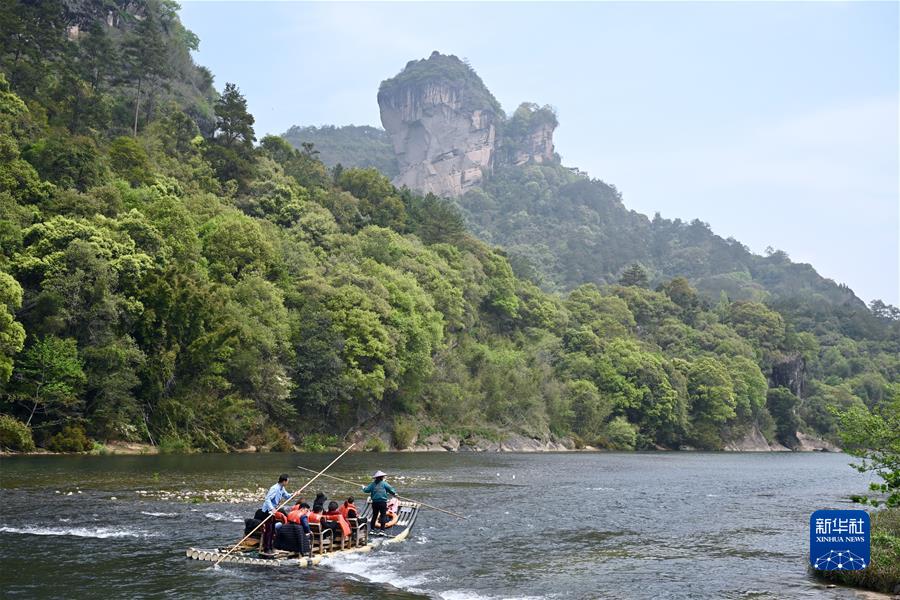 （新華全媒頭條·聚焦生物多樣性大會·圖文互動）（1）攜手同行，開啟人類高質(zhì)量發(fā)展新征程——習近平主席在《生物多樣性公約》第十五次締約方大會領(lǐng)導人峰會上的主旨講話解讀