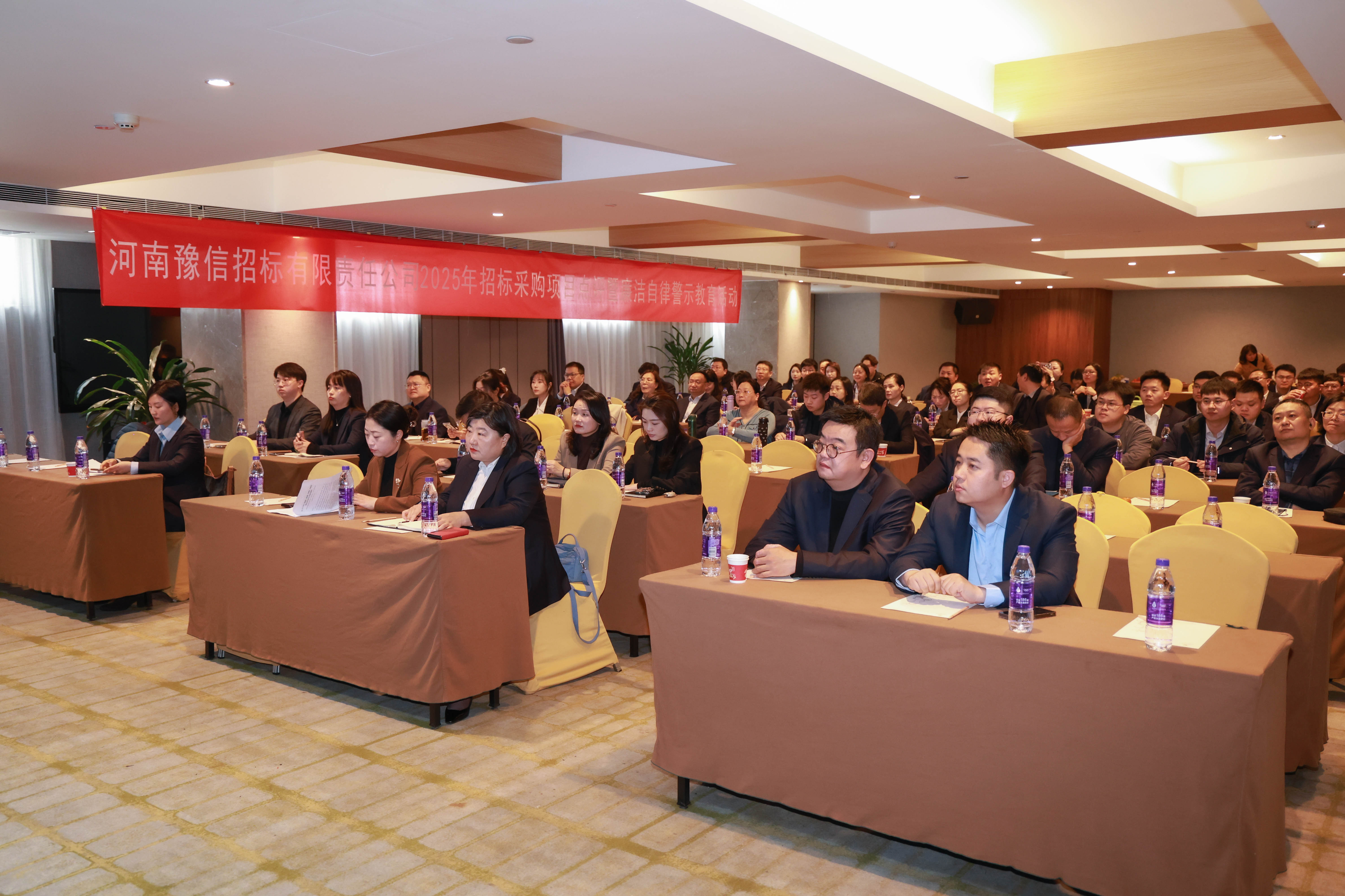 LO8A2369.jpg LO8A2369.jpg