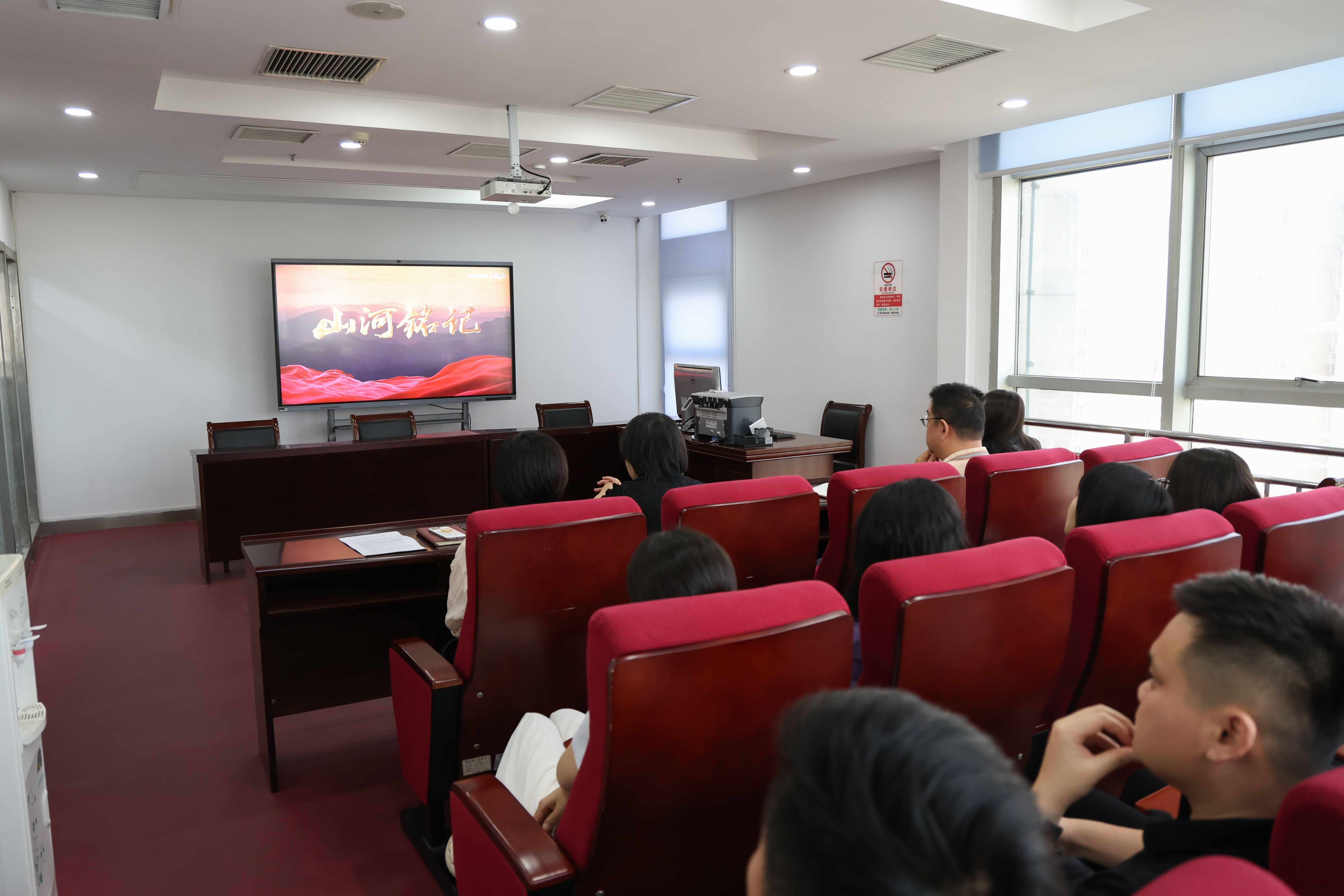 簡報(bào)封面-3.jpg 簡報(bào)封面-3.jpg